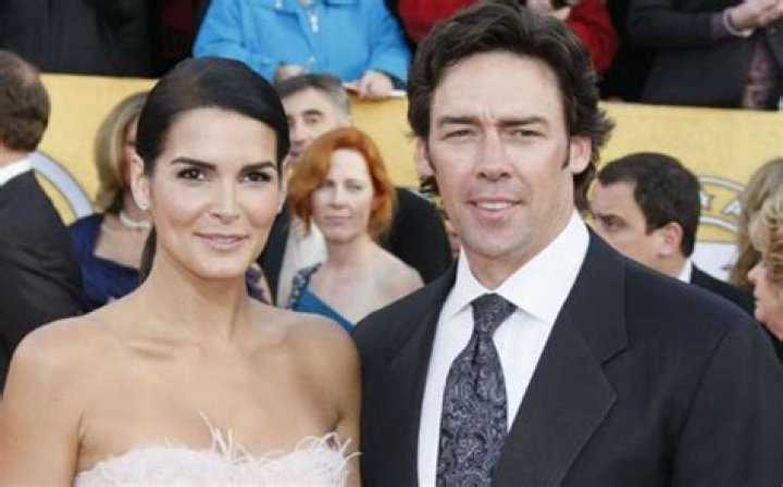 Angie Harmon Height, Weight, Measurements, Bra Size, Shoe Size