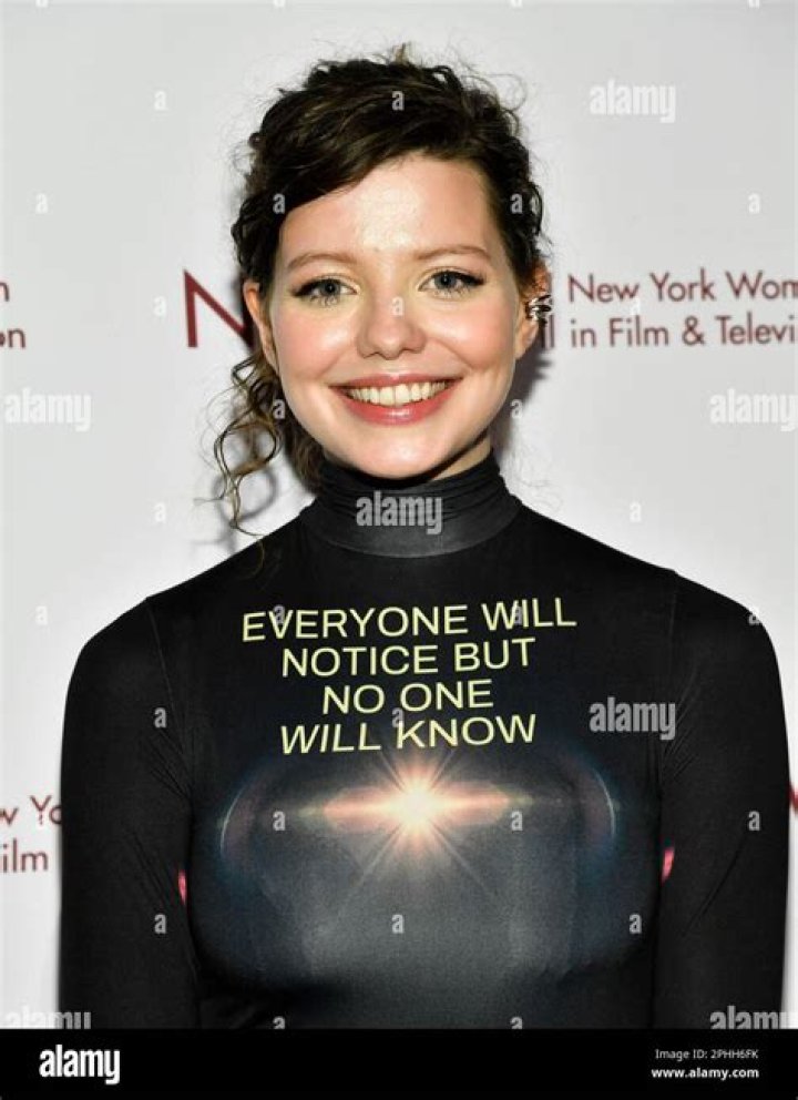 Chloe Levine Height, Weight, Measurements, Bra Size, Shoe Size