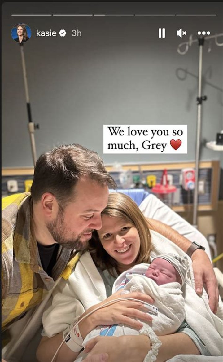 Kasie Hunt Husband, Salary, Wiki, Age, Parents, Height, Net worth